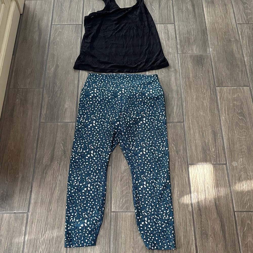 Women’s workout bundle by Lorna Jane. Black tank and blue yoga pants. M